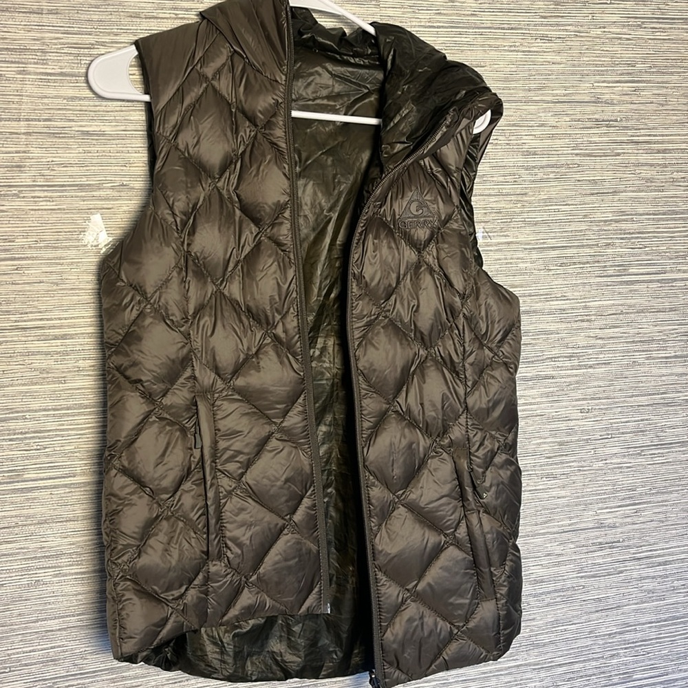 Quilted Puffer Vest in Army Green (589) - Picture 3 of 4